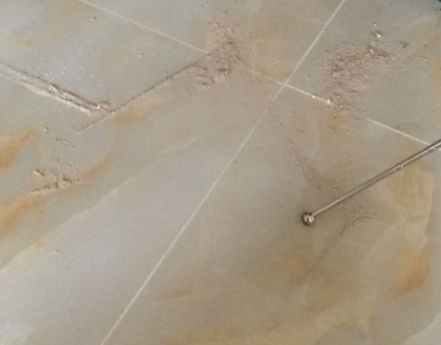鹰手营瓷砖空鼓维修公司分享粘合剂选择不当在瓷砖铺贴过程中可能导致以下问题