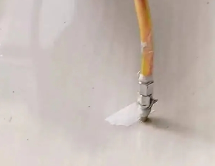 鹰手营瓷砖空鼓维修公司专业解答在瓷砖铺贴过程中，如果使用的砂料过粗（如全部使用了粗砂），可能会导致以下问题