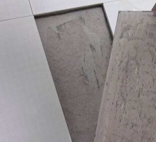 鹰手营瓷砖空鼓维修公司分享瓷砖铺贴时如果打浆（即涂抹在瓷砖背面和基层上的砂浆或瓷砖胶）过少，会带来以下问题